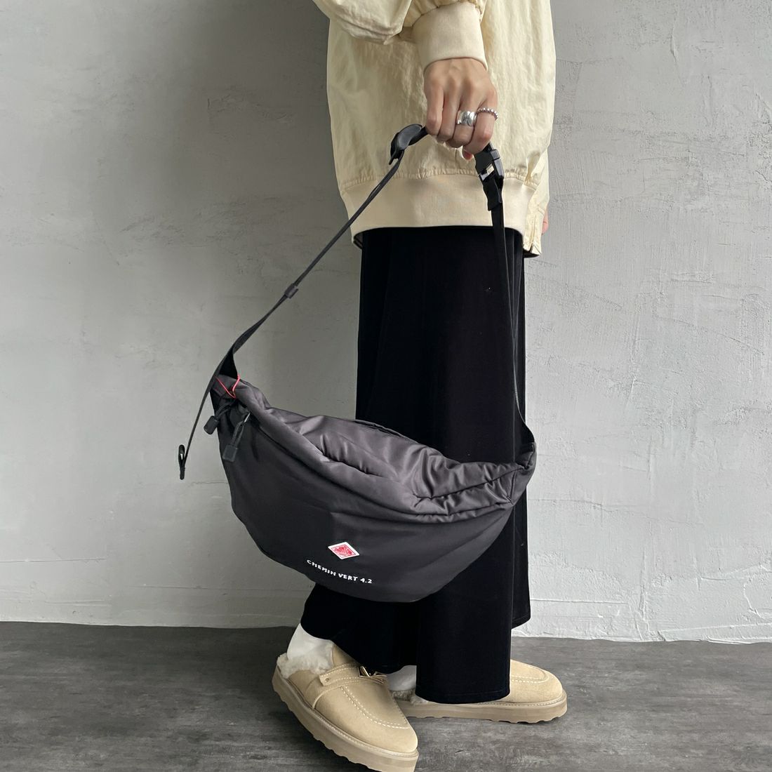 DANTON [ダントン] ポリエステルタフタ スリングバッグ [CHEMIN-VERT-42] BLACK