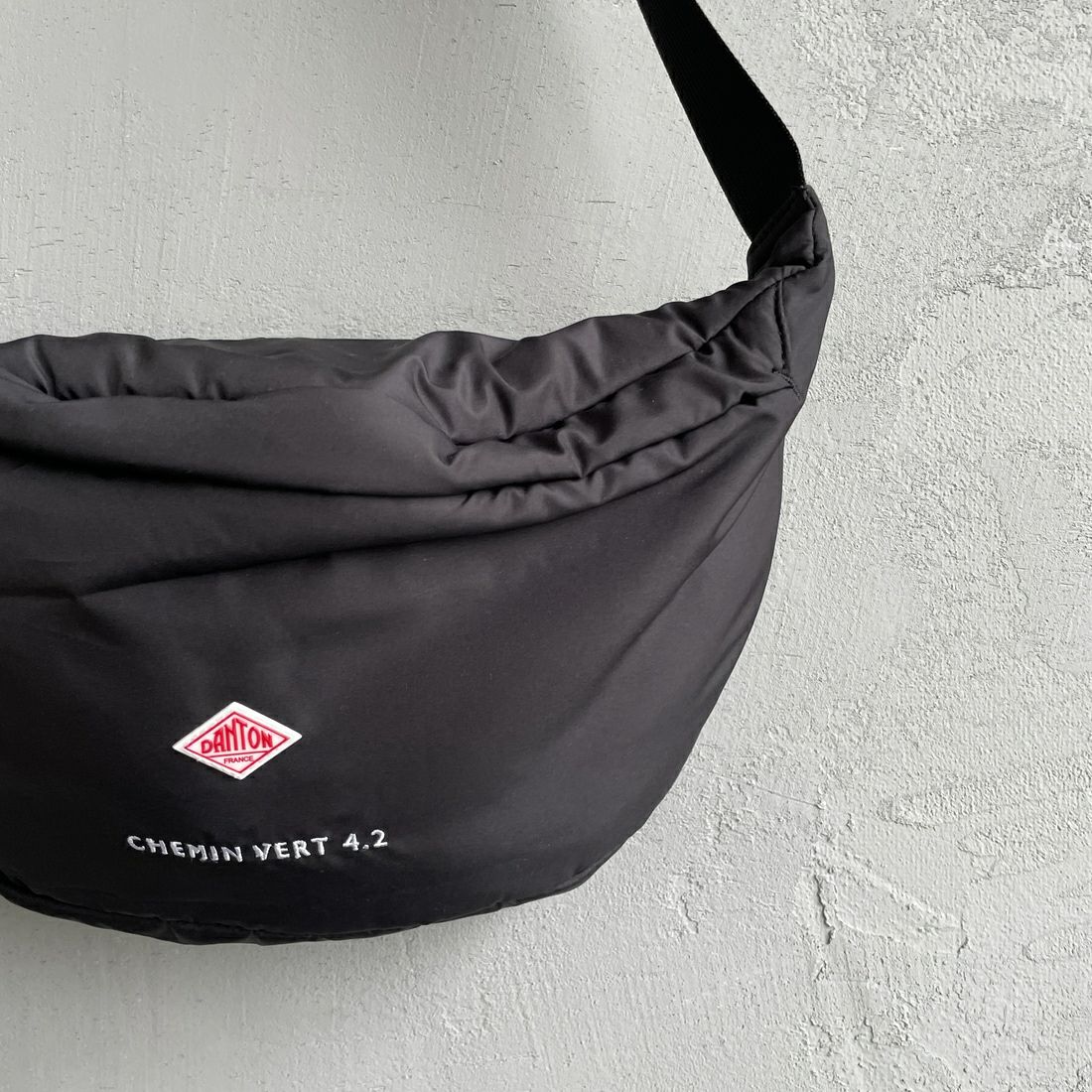 DANTON [ダントン] ポリエステルタフタ スリングバッグ [CHEMIN-VERT-42] BLACK