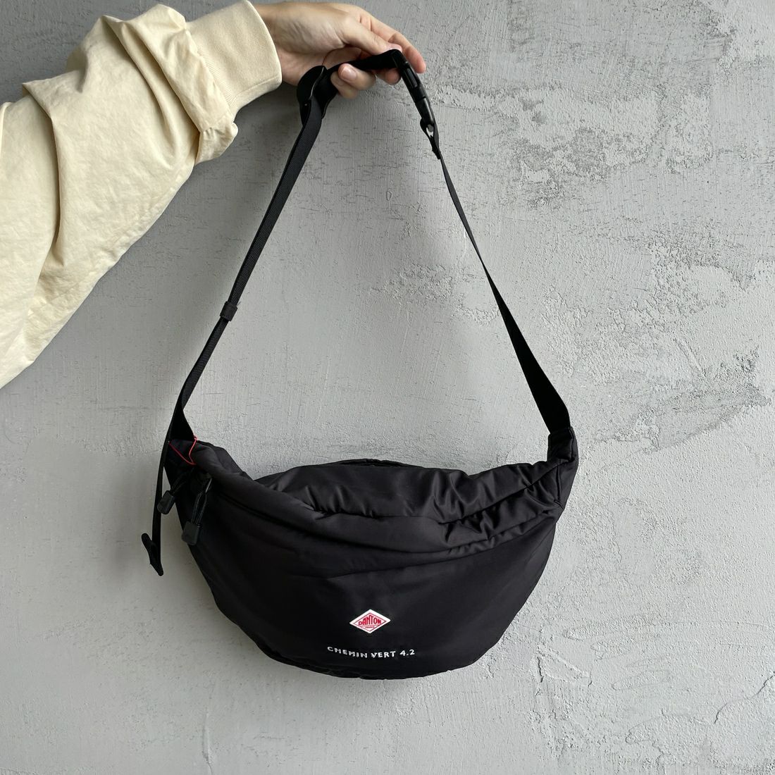 DANTON [ダントン] ポリエステルタフタ スリングバッグ [CHEMIN-VERT-42] BLACK