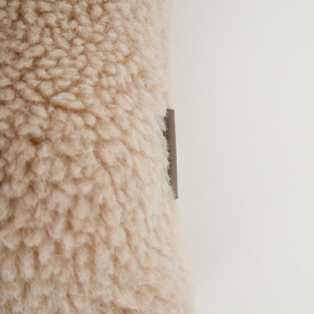 VIOLAd'ORO [ヴィオラドーロ] エコムートン チェーントートバッグ [V-8680] OFF WHITE