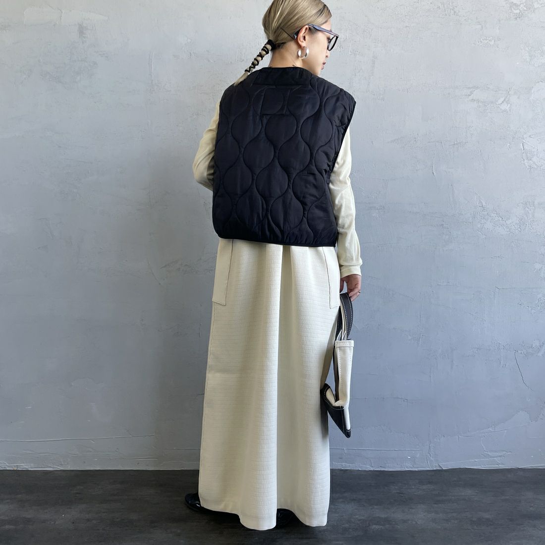 MILITARY [ミリタリー] 別注 フロントリボンキルティングベスト [T-247890000-JF] BLACK &&モデル身長：150cm 着用サイズ：S&&