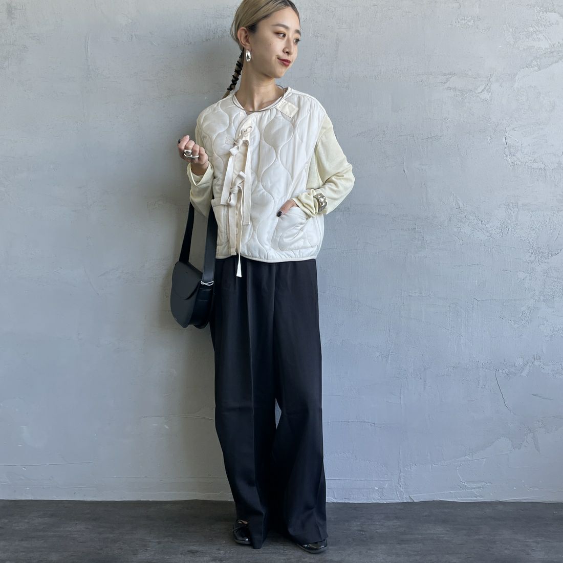 MILITARY [ミリタリー] 別注 フロントリボンキルティングベスト [T-247890000-JF] IVORY &&モデル身長：150cm 着用サイズ：S&&