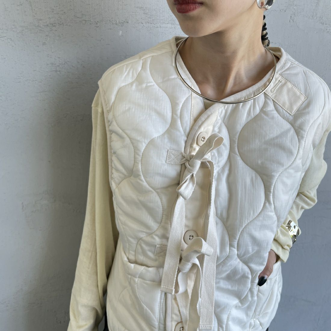 MILITARY [ミリタリー] 別注 フロントリボンキルティングベスト [T-247890000-JF] IVORY