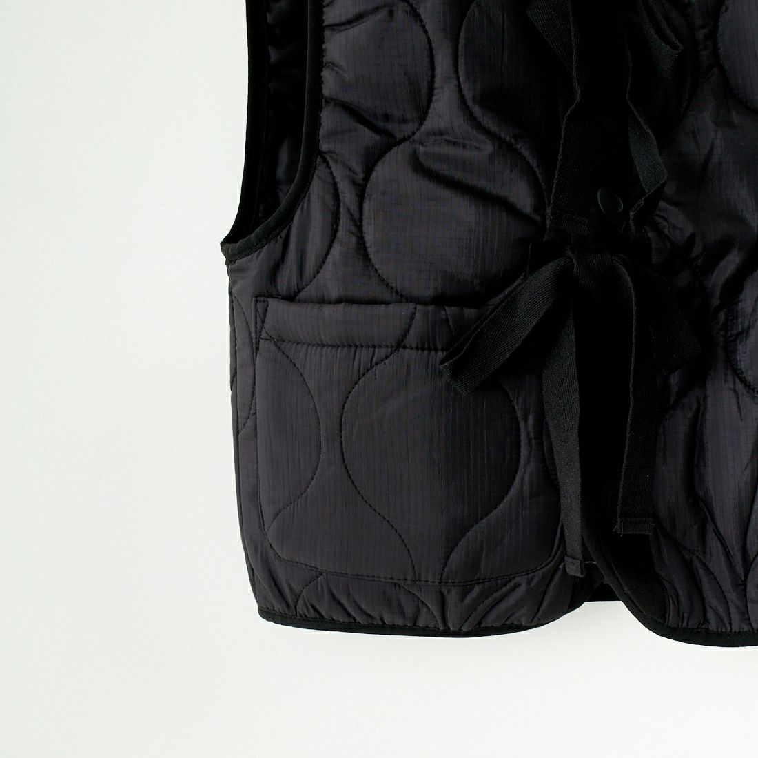 MILITARY [ミリタリー] 別注 フロントリボンキルティングベスト [T-247890000-JF] BLACK