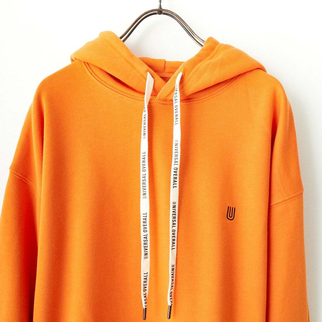 UNIVERSAL OVERALL [ユニバーサルオーバーオール] 別注 ワンポイントロゴ刺繍 スウェットパーカー [U2431230IN-JF] ORANGE