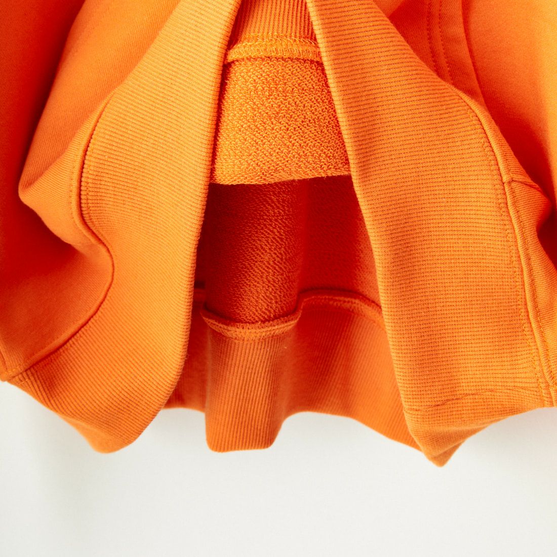 UNIVERSAL OVERALL [ユニバーサルオーバーオール] 別注 ワンポイントロゴ刺繍 スウェットパーカー [U2431230IN-JF] ORANGE