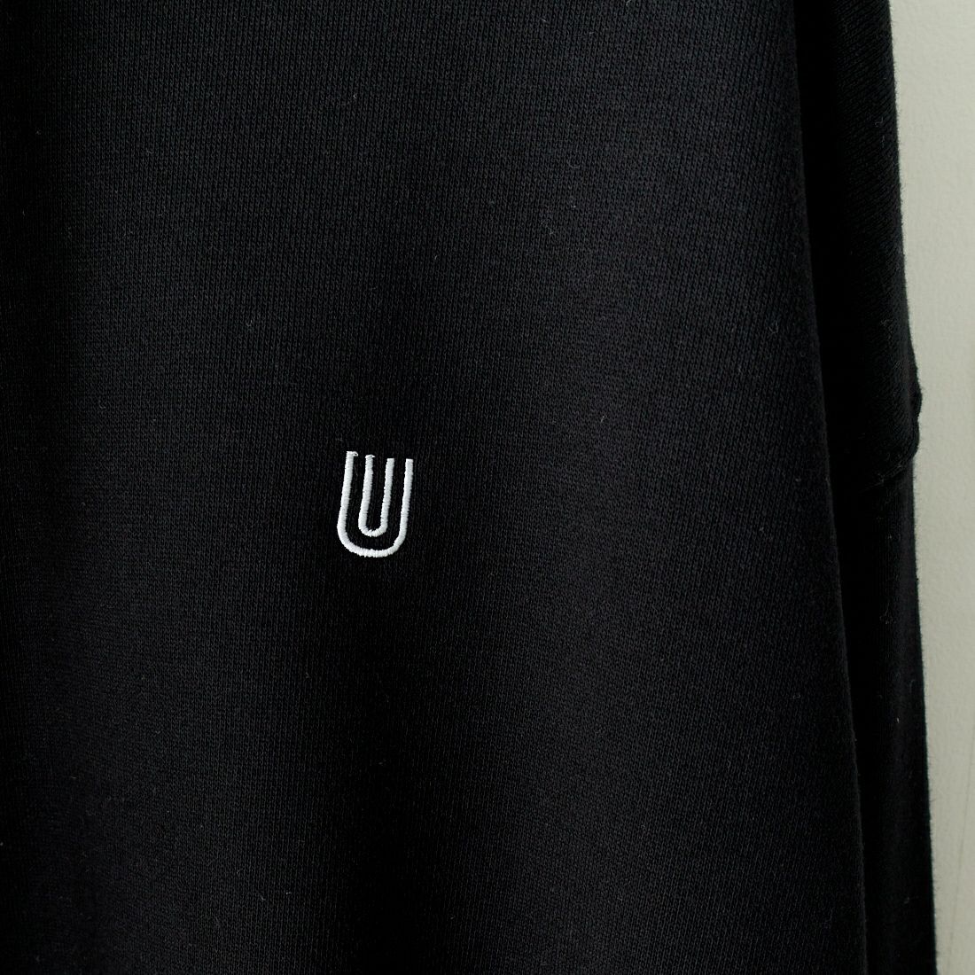 UNIVERSAL OVERALL [ユニバーサルオーバーオール] 別注 ワンポイントロゴ刺繍 スウェットパーカー [U2431230IN-JF] BLACK