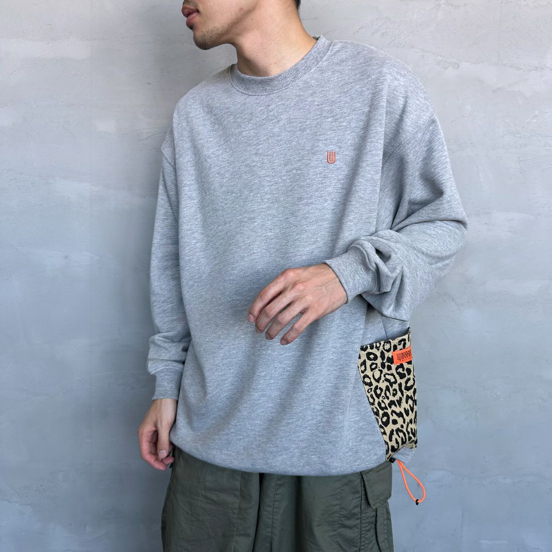 UNIVERSAL OVERALL [ユニバーサルオーバーオール] 別注 ドローコード カバーオールスウェット [U2431226IN-JF] ASH &&モデル身長：168cm 着用サイズ：L&&