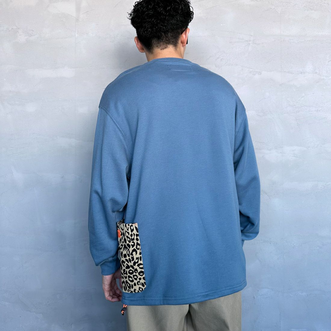 UNIVERSAL OVERALL [ユニバーサルオーバーオール] 別注 ドローコード カバーオールスウェット [U2431226IN-JF] BLUE &&モデル身長：168cm 着用サイズ：M&&