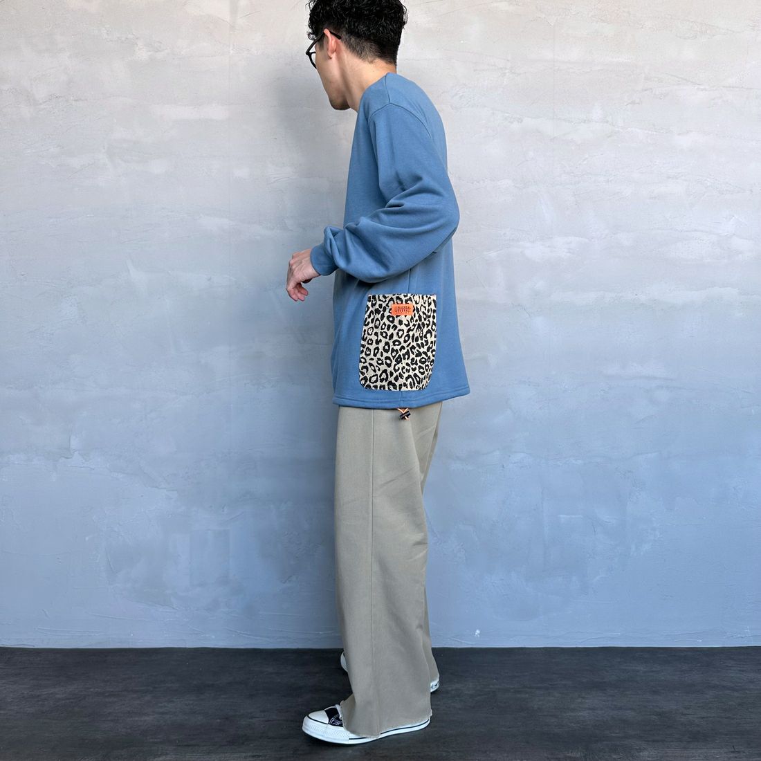 UNIVERSAL OVERALL [ユニバーサルオーバーオール] 別注 ドローコード カバーオールスウェット [U2431226IN-JF] BLUE &&モデル身長：168cm 着用サイズ：M&&