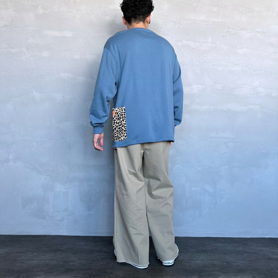 UNIVERSAL OVERALL [ユニバーサルオーバーオール] 別注 ドローコード カバーオールスウェット [U2431226IN-JF] BLUE &&モデル身長：168cm 着用サイズ：M&&