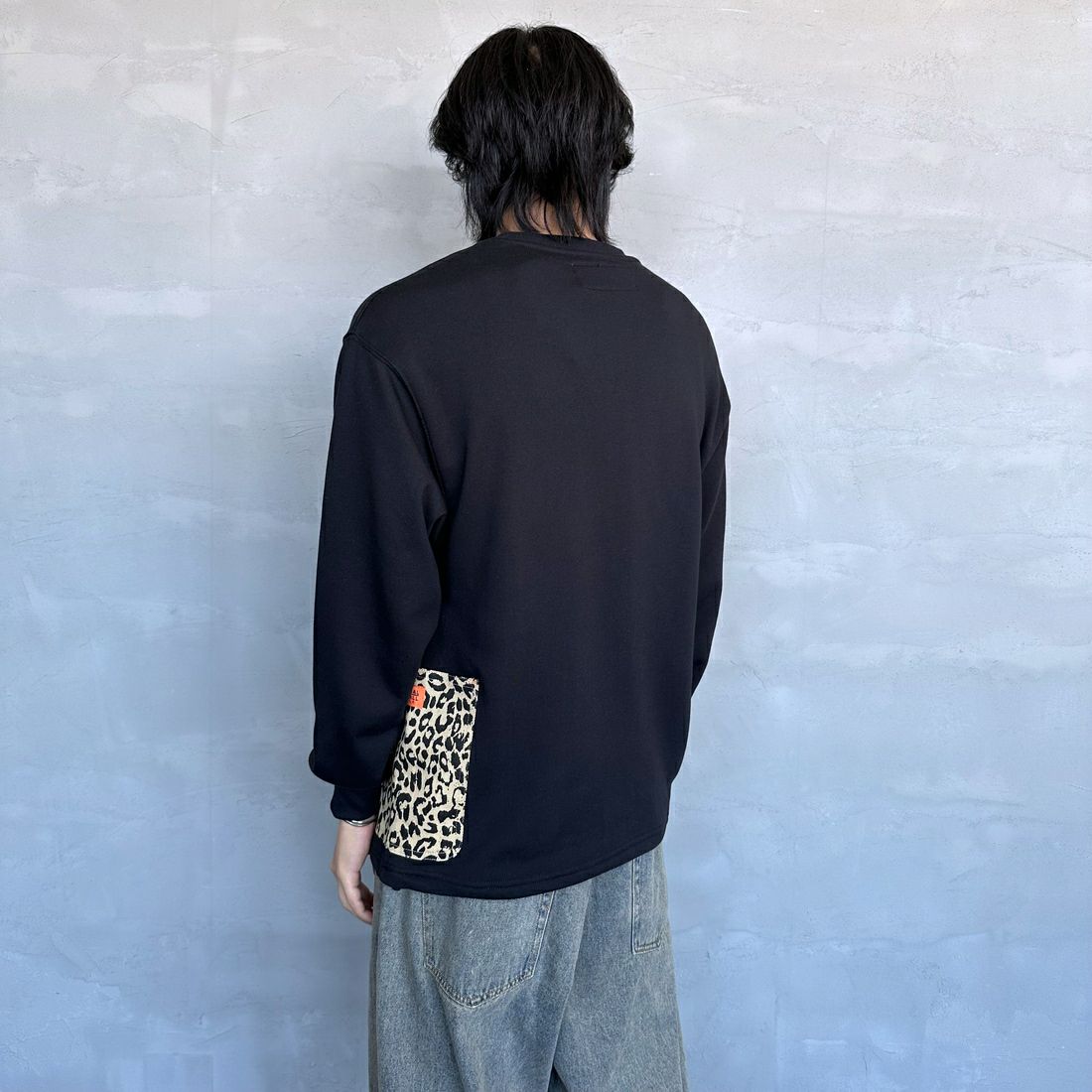 UNIVERSAL OVERALL [ユニバーサルオーバーオール] 別注 ドローコード カバーオールスウェット [U2431226IN-JF] BLACK &&モデル身長：179cm 着用サイズ：M&&