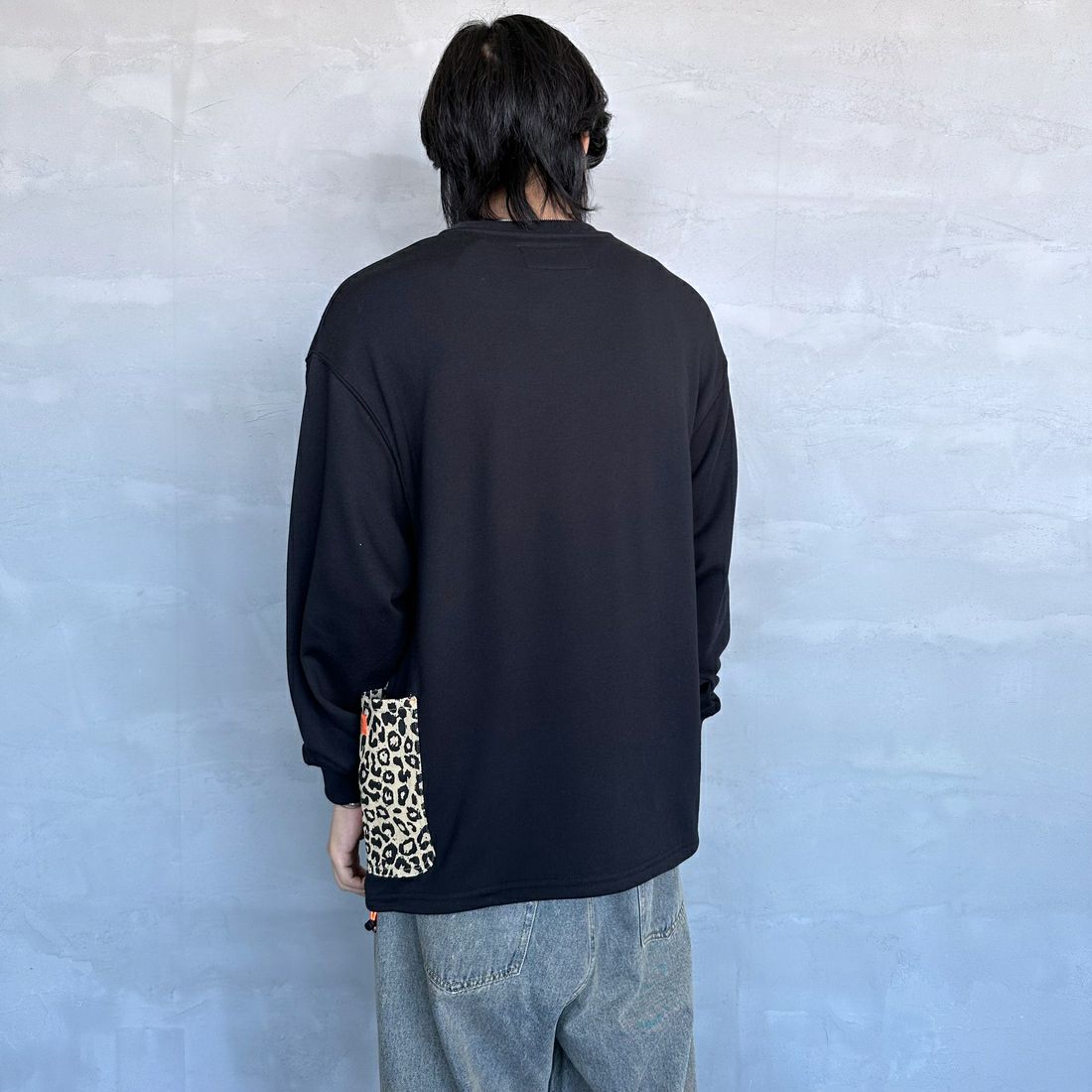 UNIVERSAL OVERALL [ユニバーサルオーバーオール] 別注 ドローコード カバーオールスウェット [U2431226IN-JF] BLACK &&モデル身長：179cm 着用サイズ：L&&