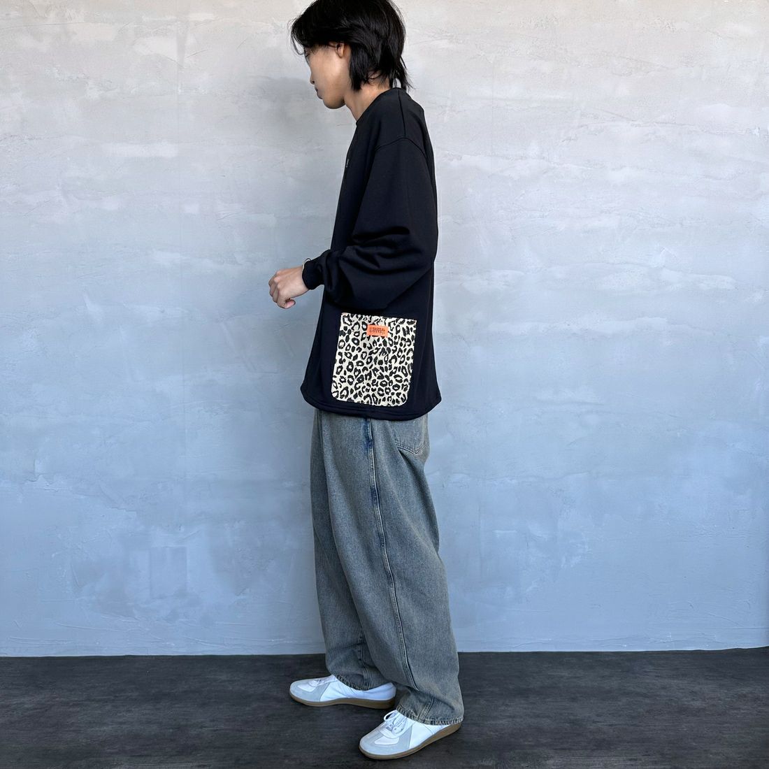 UNIVERSAL OVERALL [ユニバーサルオーバーオール] 別注 ドローコード カバーオールスウェット [U2431226IN-JF] BLACK &&モデル身長：179cm 着用サイズ：XL&&