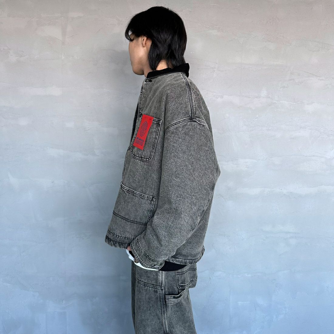 Jeans Factory Clothes [ジーンズファクトリークローズ] STANDARD ショートカバーオール [JFC-244-065] T.ACID BLK &&モデル身長：179cm 着用サイズ：L&&