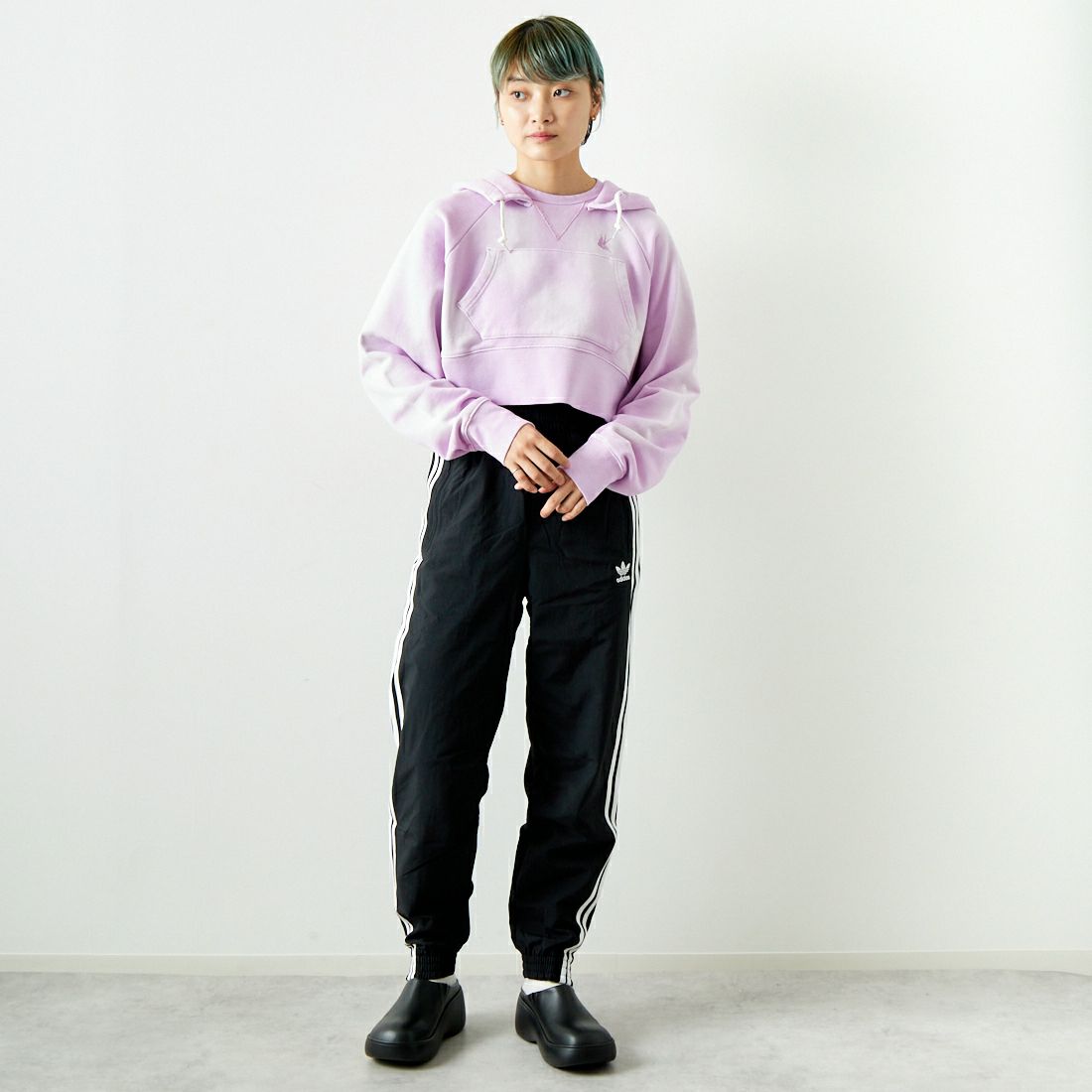 adidas Originals [アディダス オリジナルス] アディカラー ウーブン ファイヤーバードトラックパンツ [JTC69] IT2501 &&モデル身長：160cm 着用サイズ：XS&&
