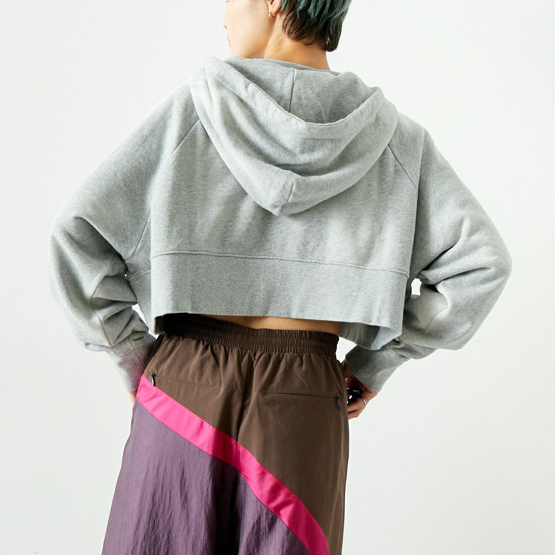 RhodolirioN [ロドリリオン] ガジェットフーディ [PS1095] B H.GREY &&モデル身長：160cm 着用サイズ：ONE SIZE&&