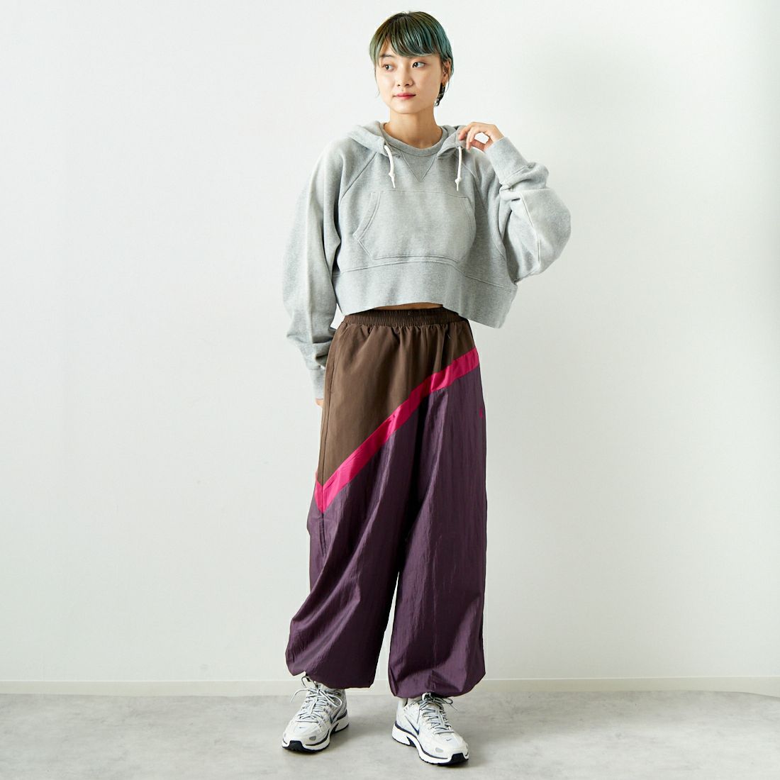 RhodolirioN [ロドリリオン] ガジェットフーディ [PS1095] B H.GREY &&モデル身長：160cm 着用サイズ：ONE SIZE&&