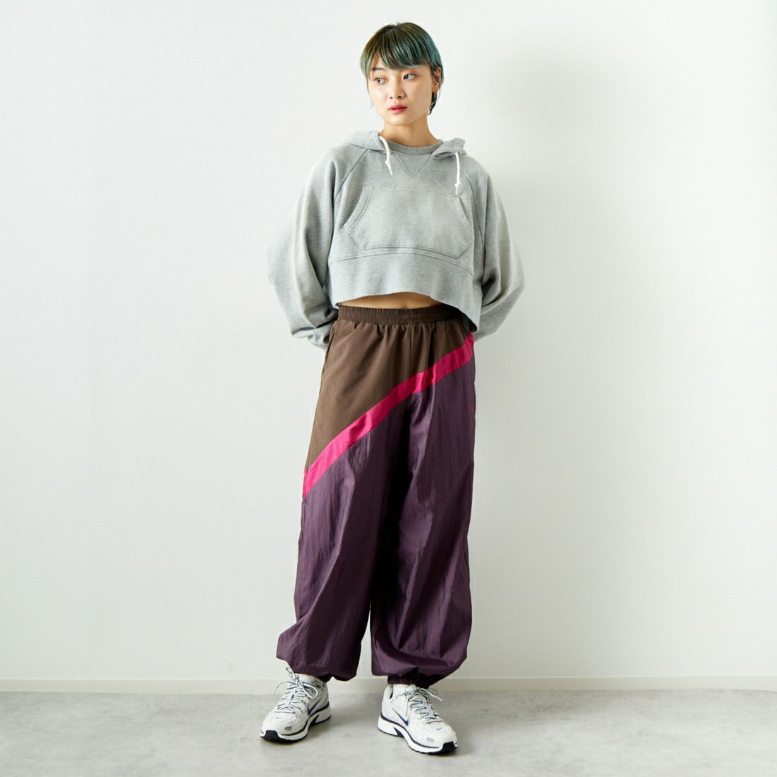 RhodolirioN [ロドリリオン] ガジェットフーディ [PS1095] B H.GREY &&モデル身長：160cm 着用サイズ：ONE SIZE&&