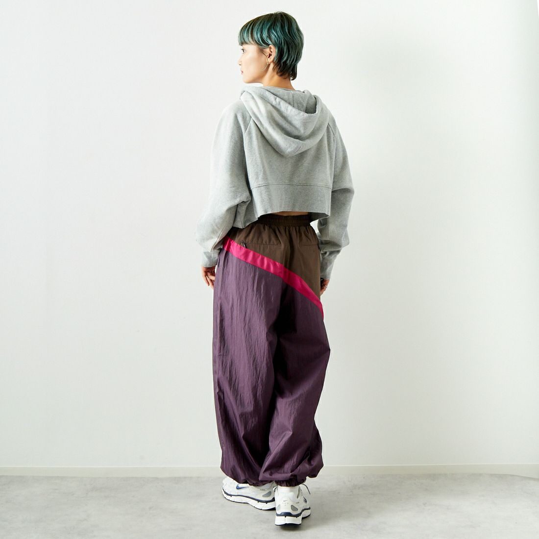 RhodolirioN [ロドリリオン] ガジェットフーディ [PS1095] B H.GREY &&モデル身長：160cm 着用サイズ：ONE SIZE&&