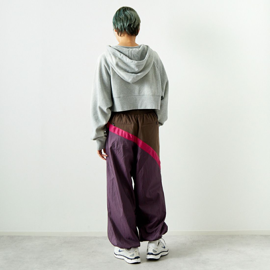 RhodolirioN [ロドリリオン] ガジェットフーディ [PS1095] B H.GREY &&モデル身長：160cm 着用サイズ：ONE SIZE&&