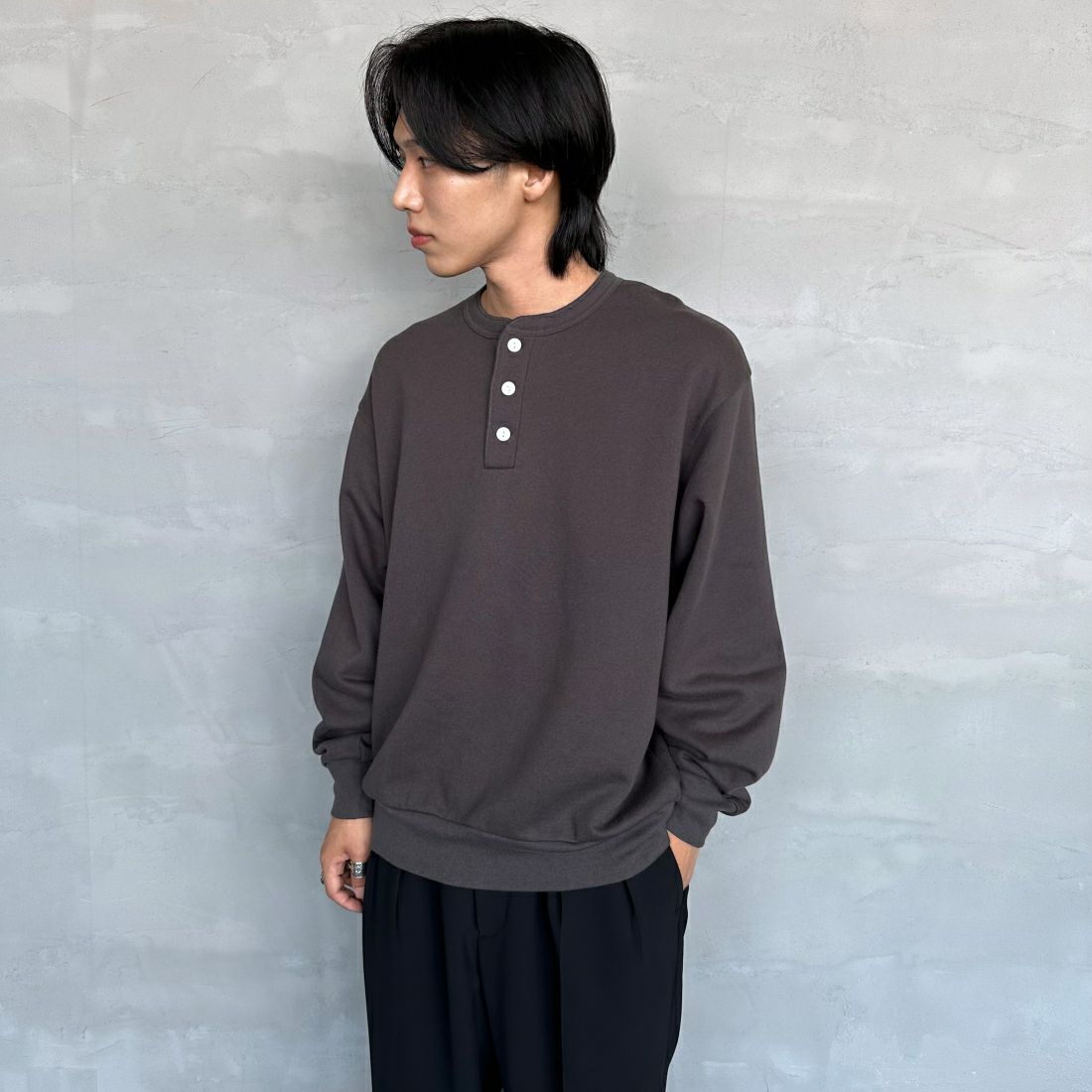 Health knit [ヘルスニット] 別注 ヘンリーネックスウェット [HR24F-M019-JF] FADE BLACK &&モデル身長：179cm 着用サイズ：L&&