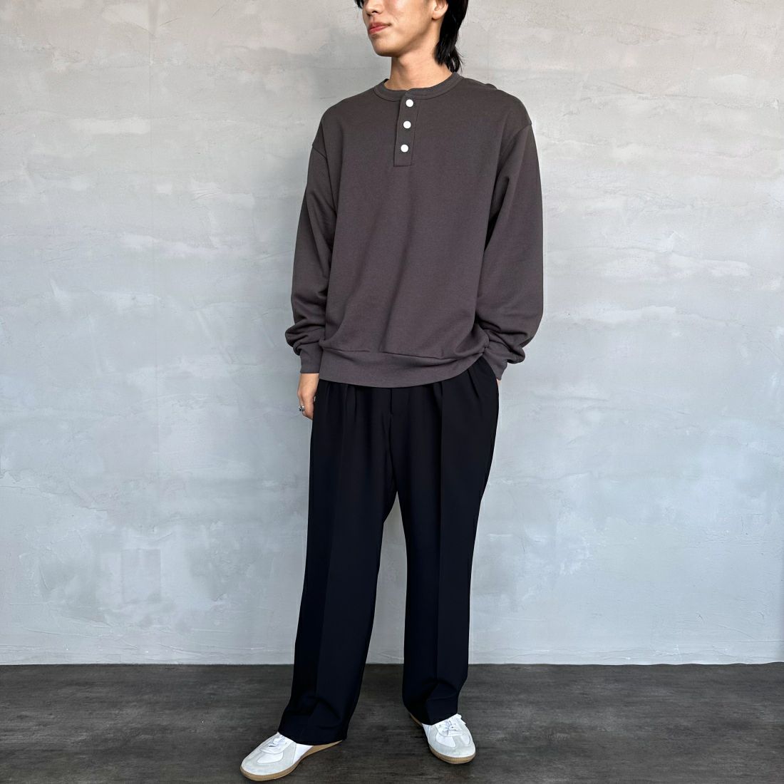Health knit [ヘルスニット] 別注 ヘンリーネックスウェット [HR24F-M019-JF] FADE BLACK &&モデル身長：179cm 着用サイズ：L&&