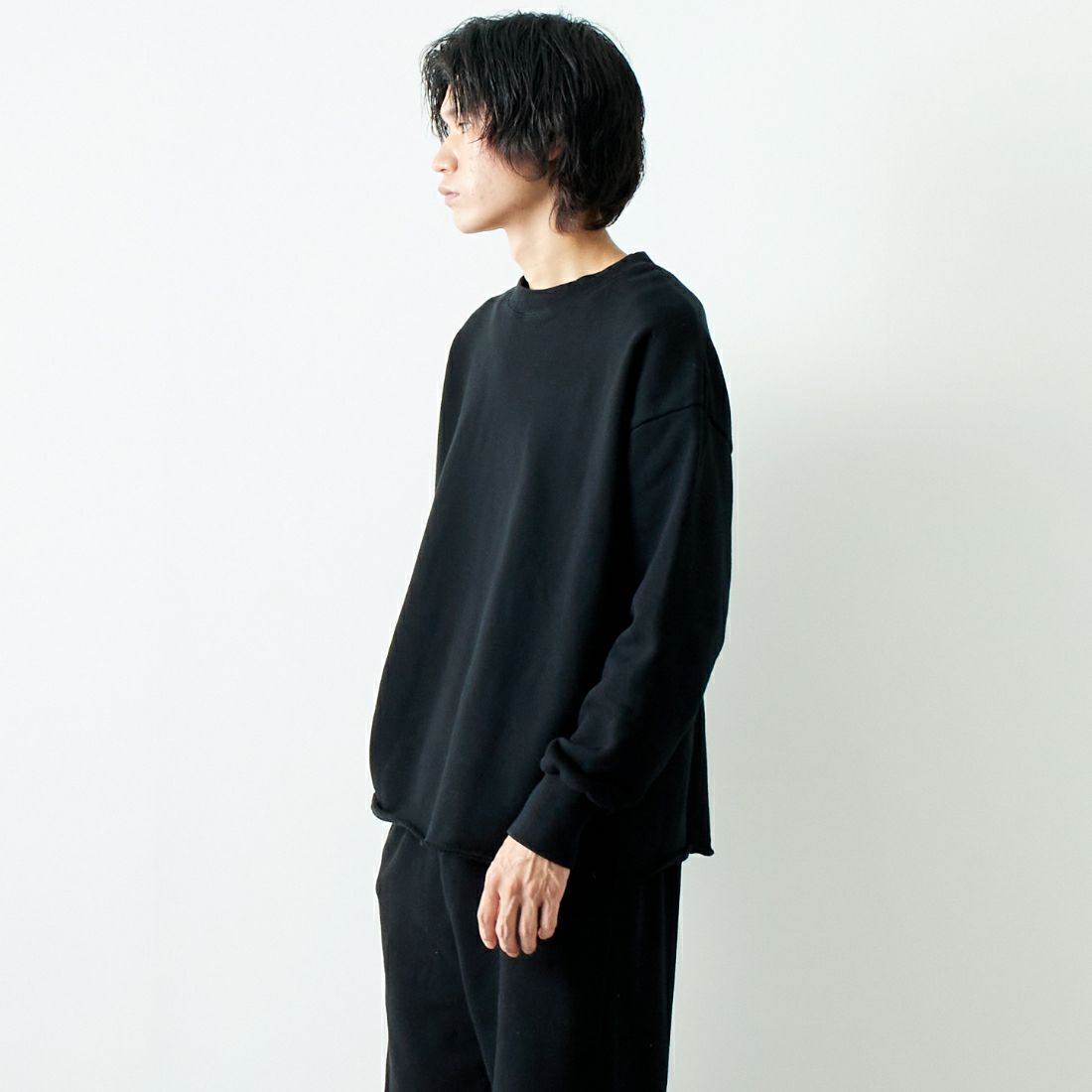iori [イオリ] 別注 カットオフスウェット [IP77-JF] BLACK &&モデル身長：182cm 着用サイズ：2&&