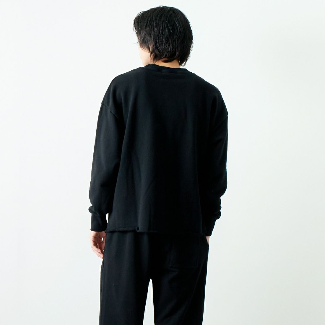 iori [イオリ] 別注 カットオフスウェット [IP77-JF] BLACK &&モデル身長：182cm 着用サイズ：2&&