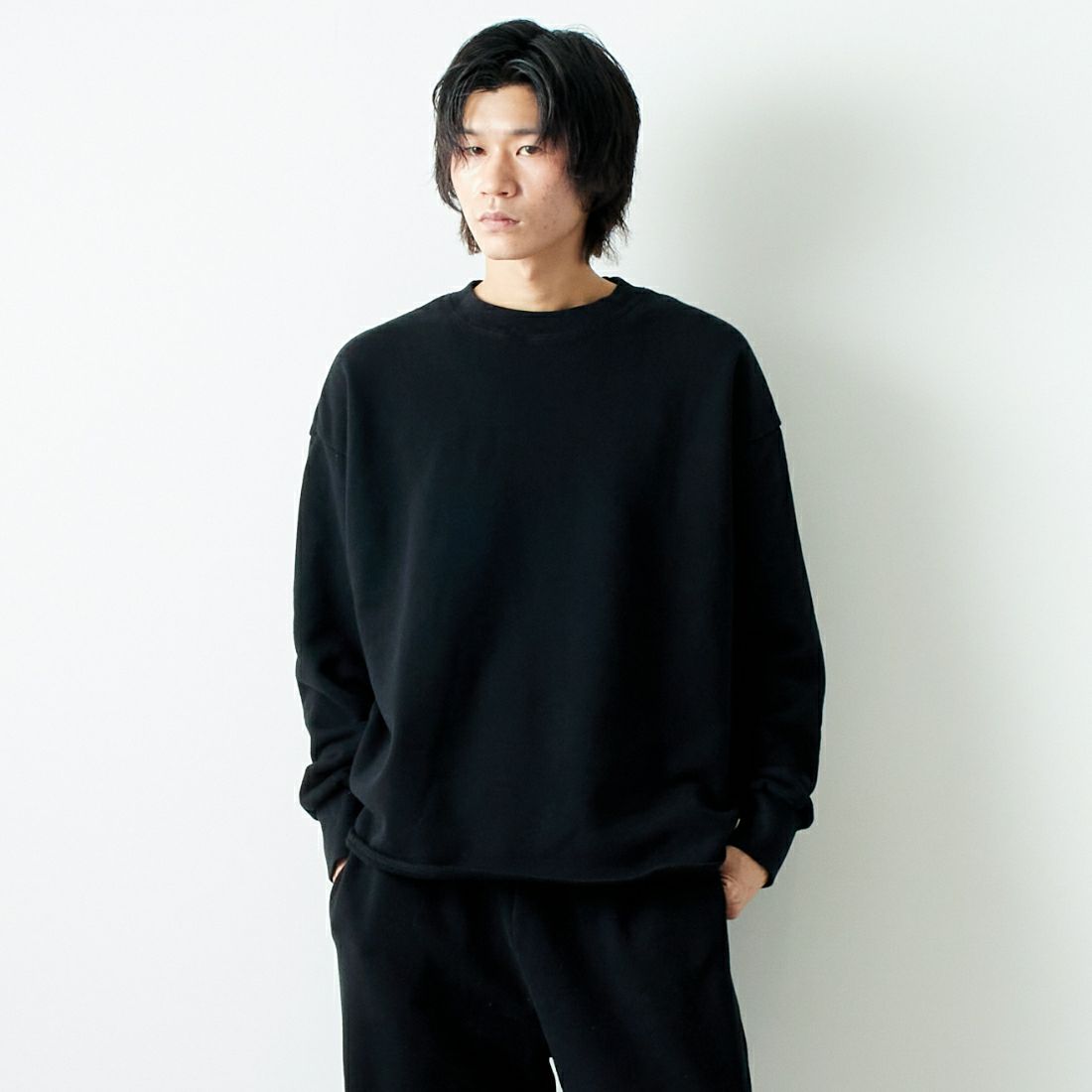 iori [イオリ] 別注 カットオフスウェット [IP77-JF] BLACK &&モデル身長：182cm 着用サイズ：2&&