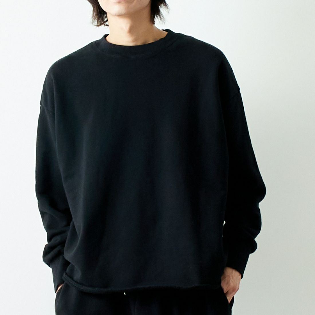 iori [イオリ] 別注 カットオフスウェット [IP77-JF] BLACK &&モデル身長：182cm 着用サイズ：2&&