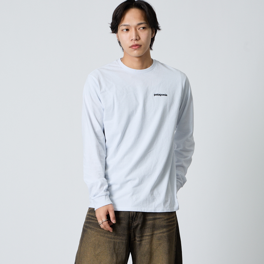 patagonia [パタゴニア] メンズ ロングスリーブ P-6ロゴ レスポンシビリティーTシャツ [38518] BLK &&モデル身長：182cm 着用サイズ：L&&