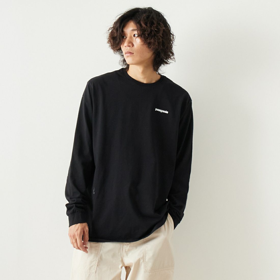 patagonia [パタゴニア] メンズ ロングスリーブ P-6ロゴ レスポンシビリティーTシャツ [38518] BLK &&モデル身長：182cm 着用サイズ：L&&