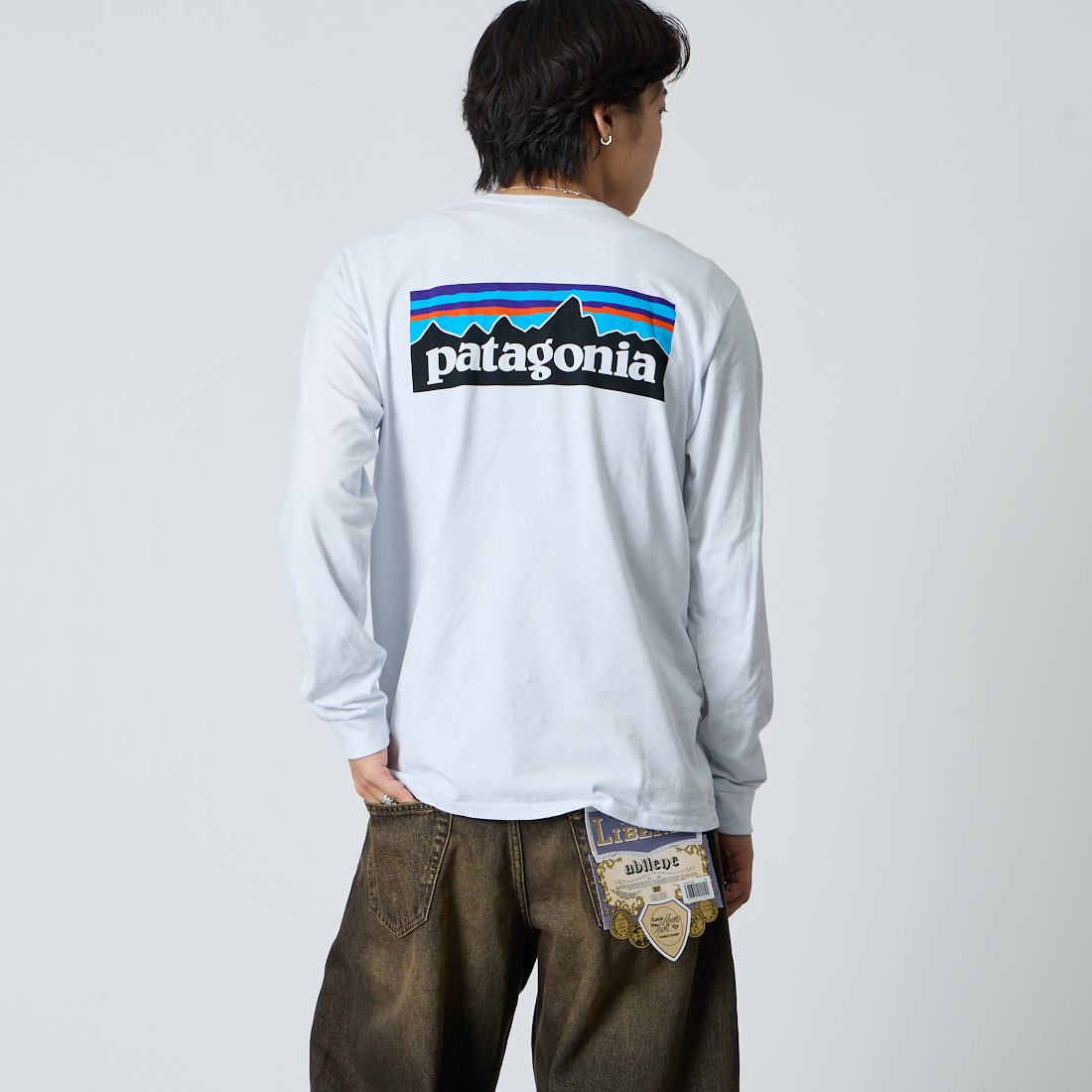 patagonia [パタゴニア] メンズ ロングスリーブ P-6ロゴ レスポンシビリティーTシャツ [38518] BLK &&モデル身長：182cm 着用サイズ：L&&