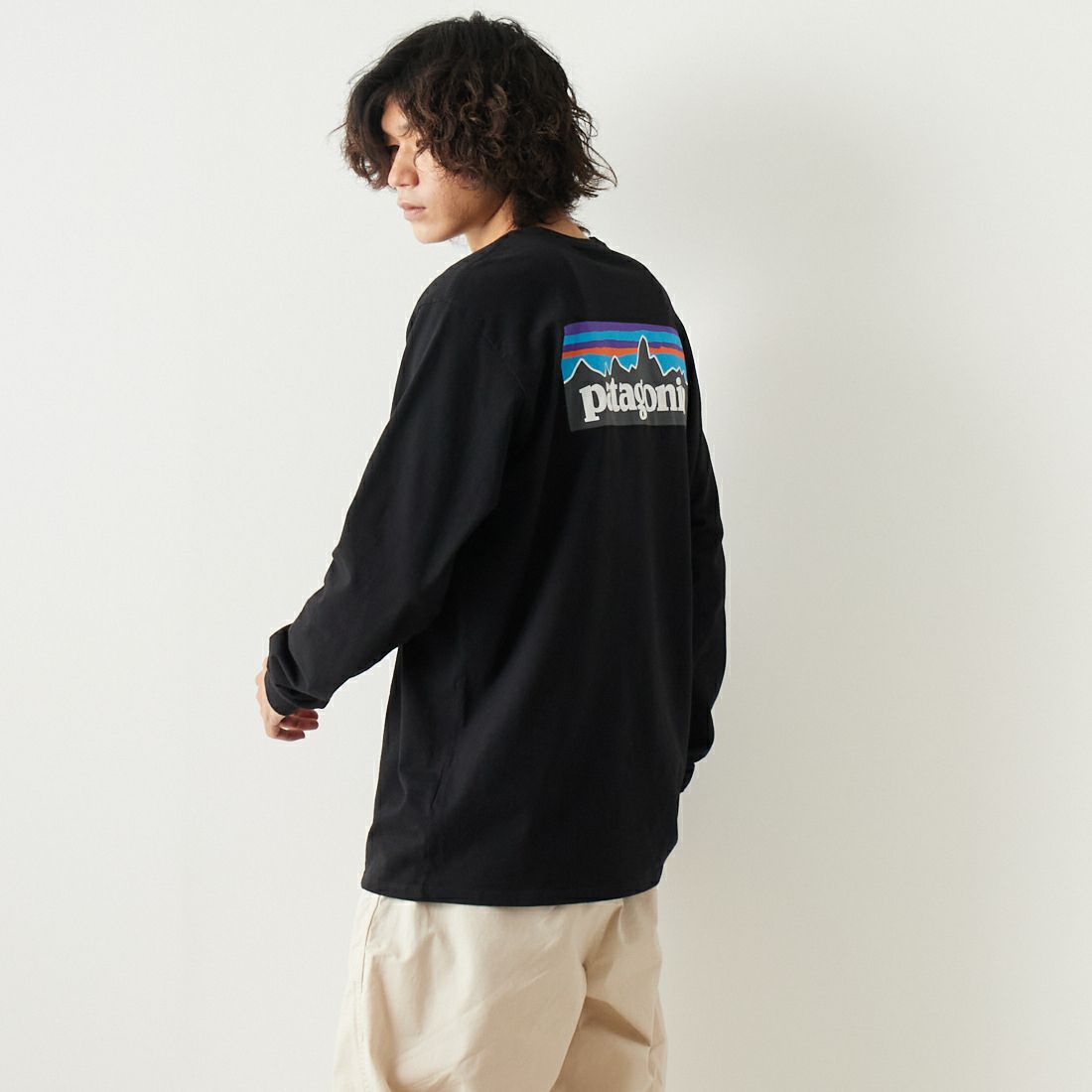 patagonia [パタゴニア] メンズ ロングスリーブ P-6ロゴ レスポンシビリティーTシャツ [38518] BLK &&モデル身長：182cm 着用サイズ：L&&