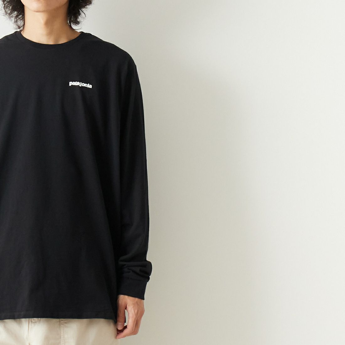 patagonia [パタゴニア] メンズ ロングスリーブ P-6ロゴ レスポンシビリティーTシャツ [38518] BLK &&モデル身長：182cm 着用サイズ：L&&
