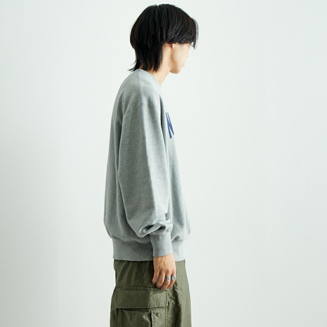 ILL ONE EIGHTY [イル ワンエイティ] ニューヨーク クルーネックスウェット [ILL242-12] H.GRAY &&モデル身長：179cm 着用サイズ：L&&