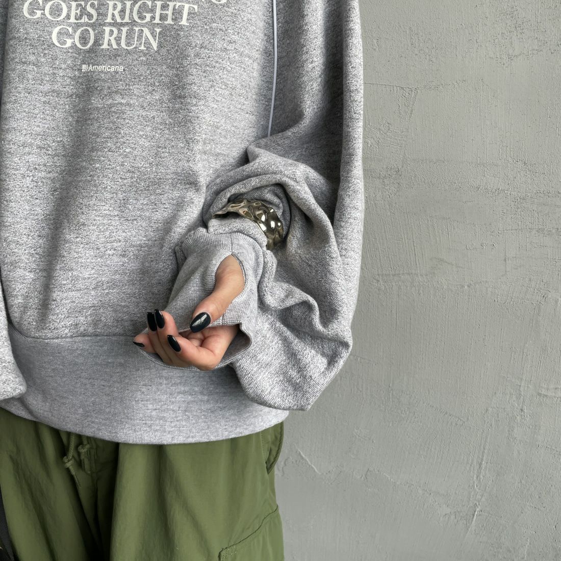 Americana × JEANS FACTORY [アメリカーナ × ジーンズファクトリー] 別注 ボリュームスリーブ ロゴプリントラグランスウェット [ASO-746-3-JF] ﾓｸｸﾞﾚｰ