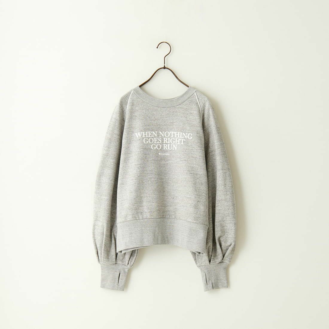 Americana × JEANS FACTORY [アメリカーナ × ジーンズファクトリー] 別注 ボリュームスリーブ ロゴプリントラグランスウェット [ASO-746-3-JF] ﾓｸｸﾞﾚｰ