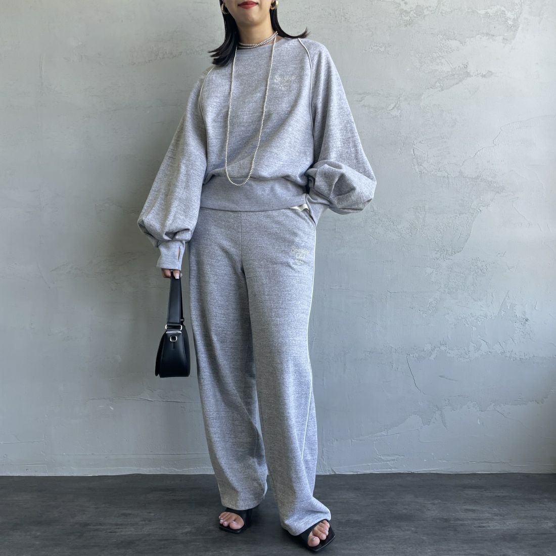 Americana × JEANS FACTORY [アメリカーナ × ジーンズファクトリー] 別注 ワンポイントロゴ刺繍 ワイドスウェットパンツ [ASO-726-1-JF] ﾓｸｸﾞﾚｰ &&モデル身長：163cm 着用サイズ：ONE SIZE&&