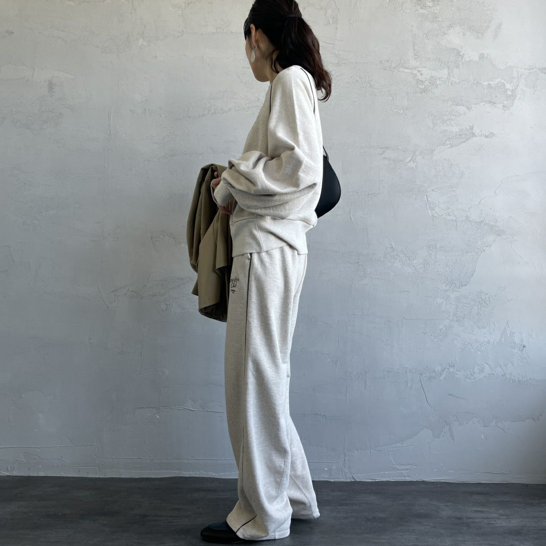Americana × JEANS FACTORY [アメリカーナ × ジーンズファクトリー] 別注 ワンポイントロゴ刺繍 ワイドスウェットパンツ [ASO-726-1-JF] ｵｰﾄﾐｰﾙ &&モデル身長：160cm 着用サイズ：ONE SIZE&&