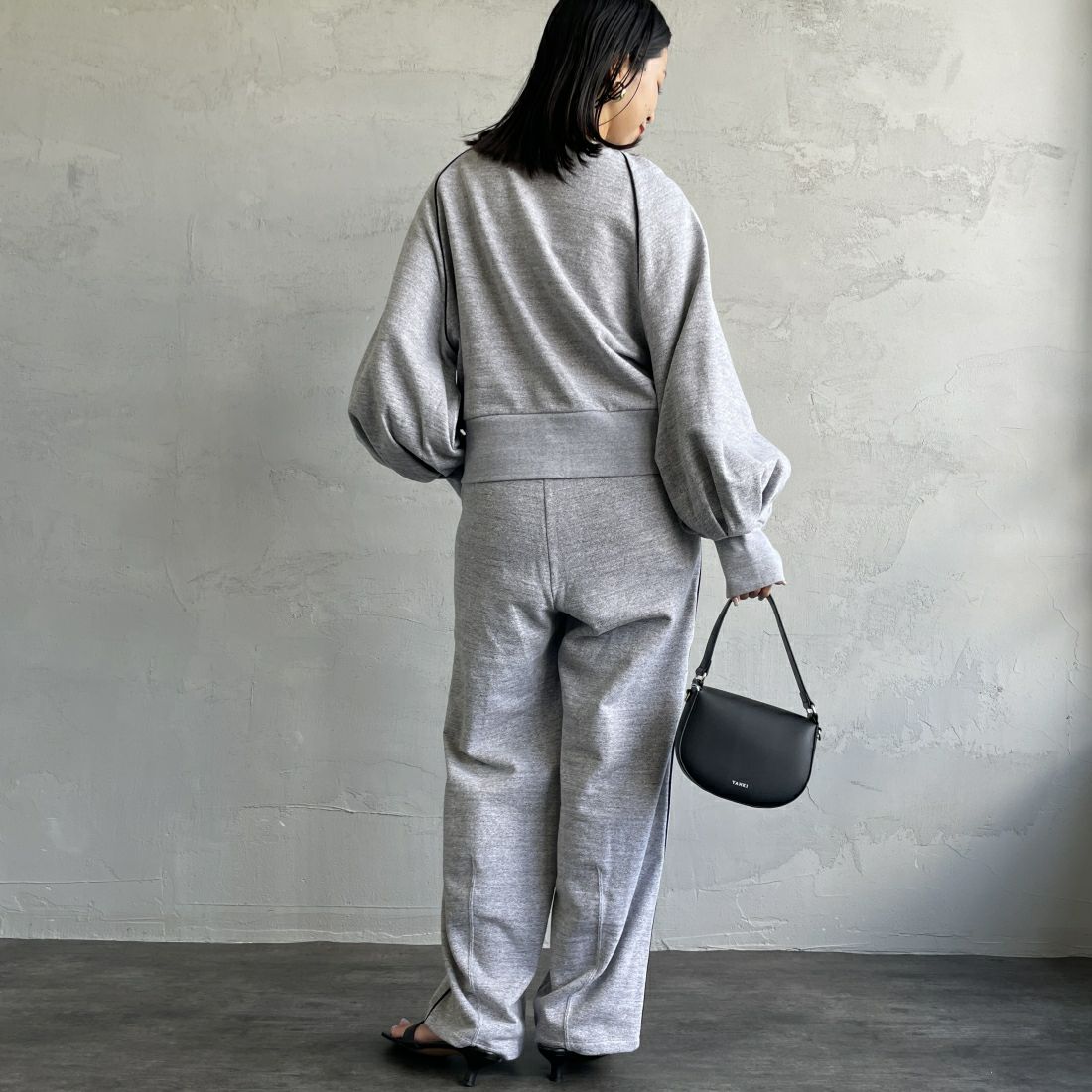 Americana × JEANS FACTORY [アメリカーナ × ジーンズファクトリー] 別注 ワンポイントロゴ ワイドスウェットパンツ [ASO-726-2-JF] &&モデル身長：163cm 着用サイズ：ONE SIZE&&