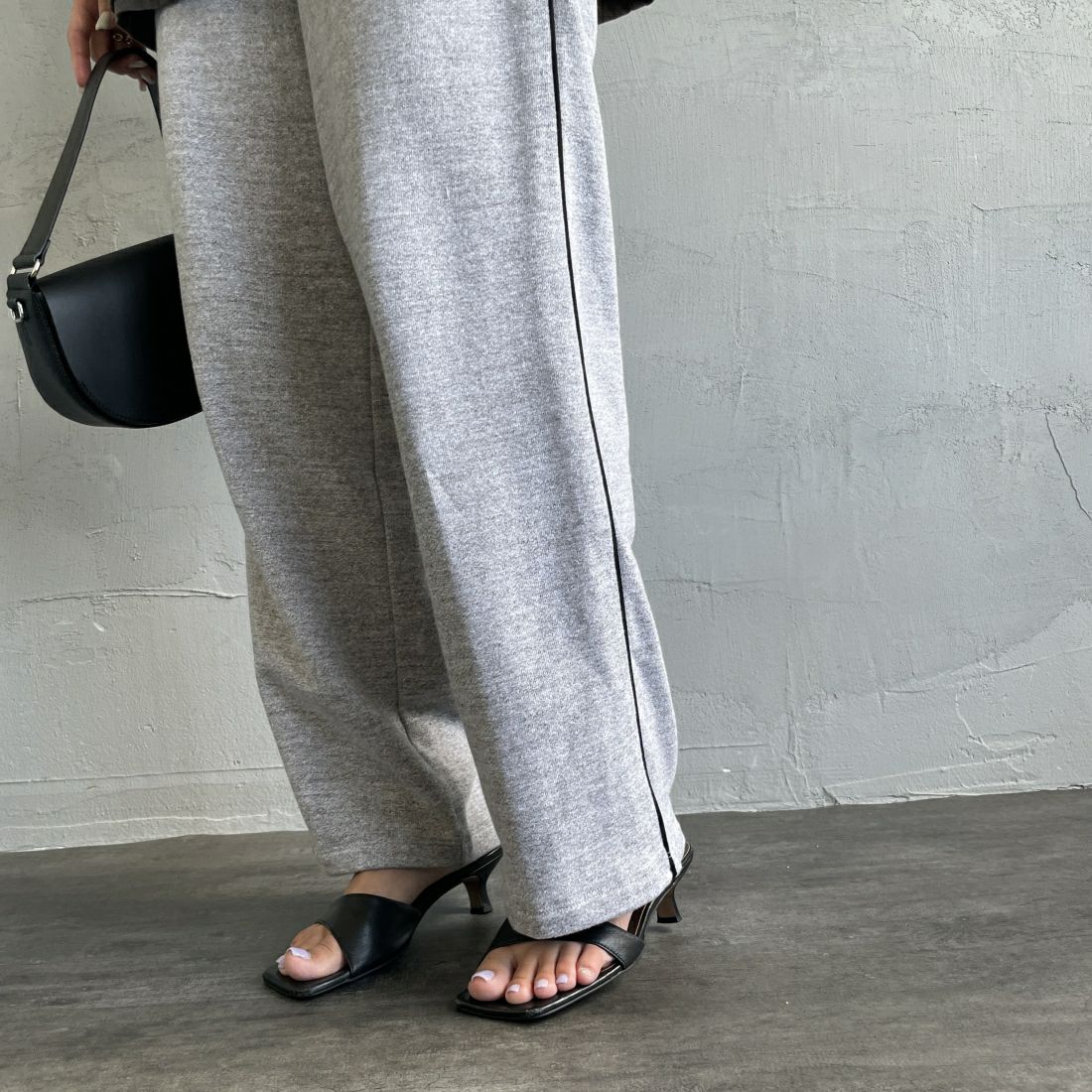 Americana × JEANS FACTORY [アメリカーナ × ジーンズファクトリー] 別注 ワンポイントロゴ ワイドスウェットパンツ [ASO-726-2-JF] &&モデル身長：163cm 着用サイズ：ONE SIZE&&
