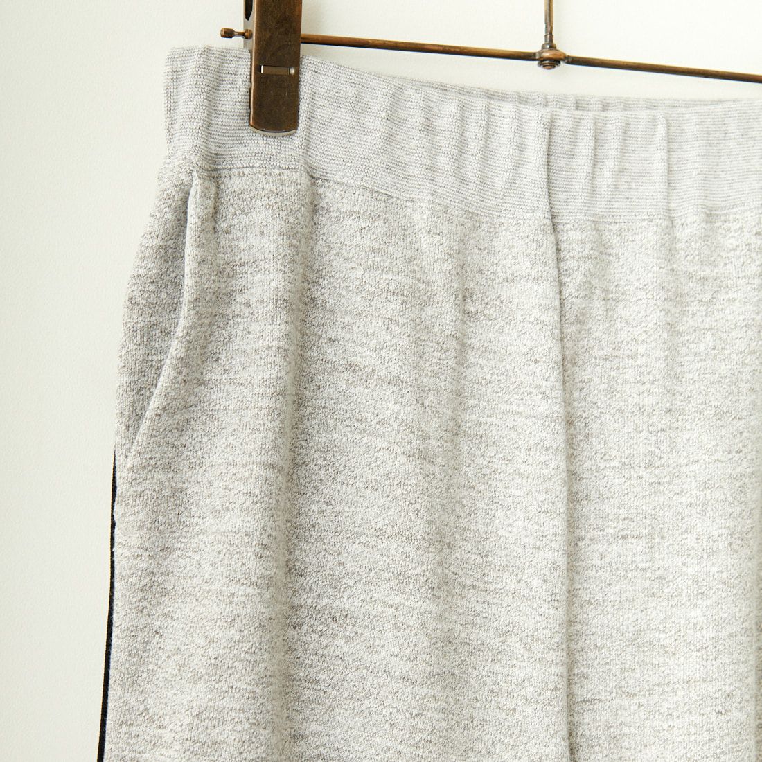 Americana × JEANS FACTORY [アメリカーナ × ジーンズファクトリー] 別注 ワンポイントロゴ ワイドスウェットパンツ [ASO-726-2-JF] ﾓｸｸﾞﾚｰ