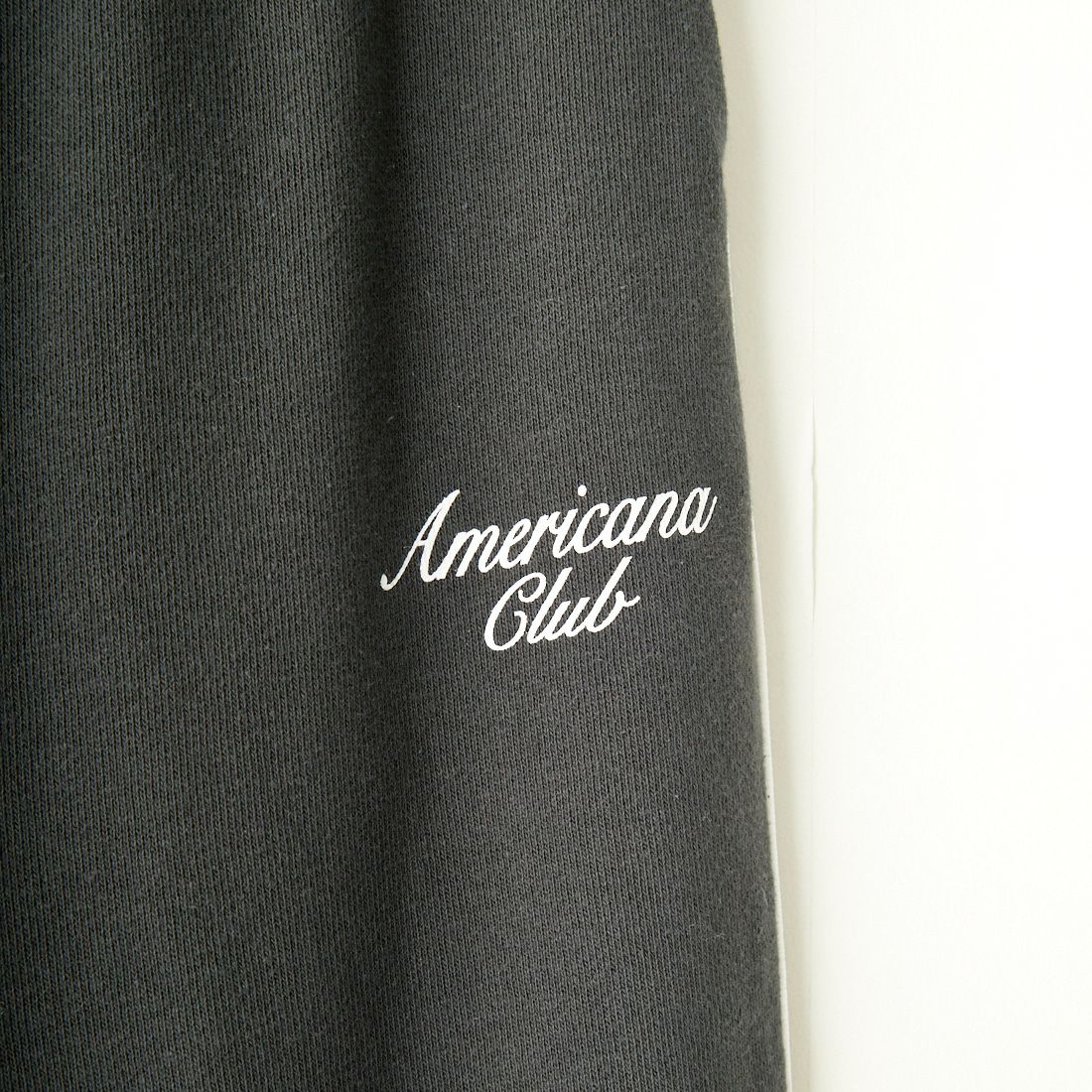 Americana × JEANS FACTORY [アメリカーナ × ジーンズファクトリー] 別注 ワンポイントロゴ ワイドスウェットパンツ [ASO-726-2-JF] ﾁｬｺｰﾙ