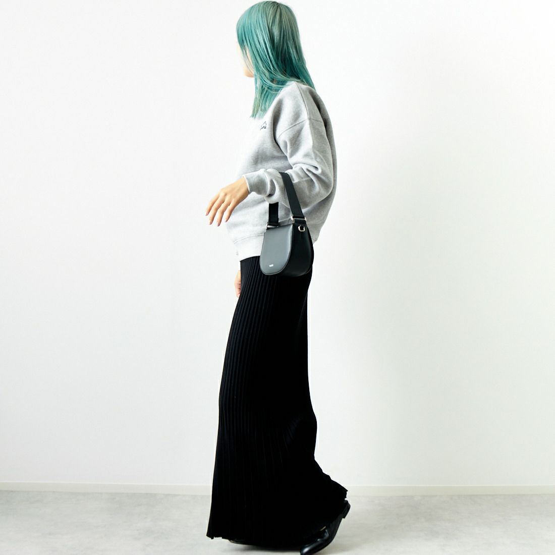 MAISON KITSUNE [メゾン キツネ] ハンドライティング コンフォートスウェットシャツ [MW00314KM0307] O121 L.GRY &&モデル身長：167cm 着用サイズ：M&&