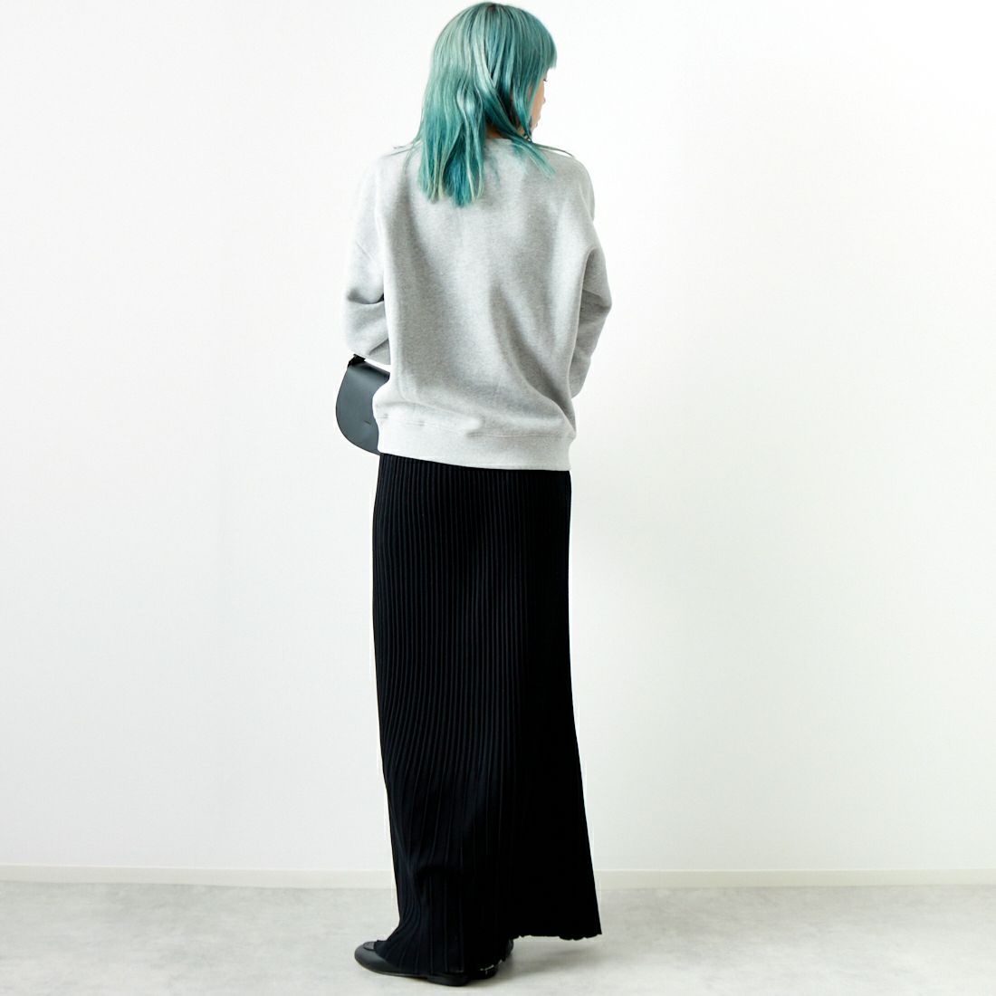 MAISON KITSUNE [メゾン キツネ] ハンドライティング コンフォートスウェットシャツ [MW00314KM0307] O121 L.GRY &&モデル身長：167cm 着用サイズ：M&&