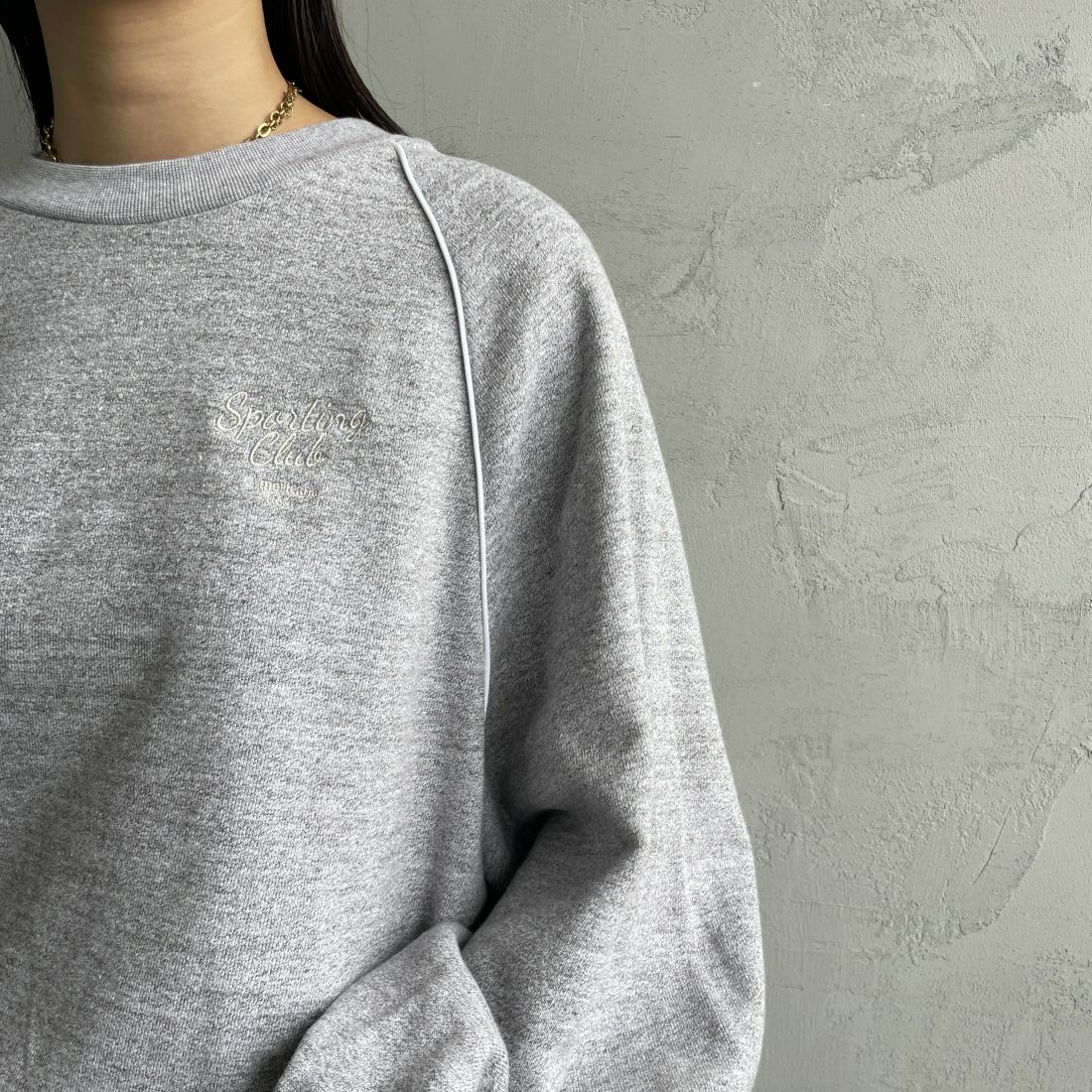 Americana × JEANS FACTORY [アメリカーナ × ジーンズファクトリー] 別注 ボリュームスリーブ ワンポイントロゴ刺繍ラグランスウェット [ASO-746-1-JF] ﾓｸｸﾞﾚｰ