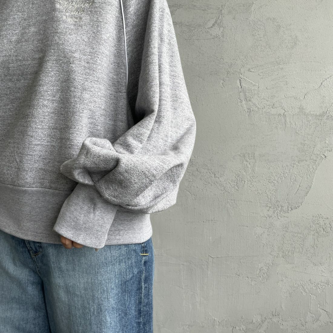 Americana × JEANS FACTORY [アメリカーナ × ジーンズファクトリー] 別注 ボリュームスリーブ ワンポイントロゴ刺繍ラグランスウェット [ASO-746-1-JF] ﾓｸｸﾞﾚｰ