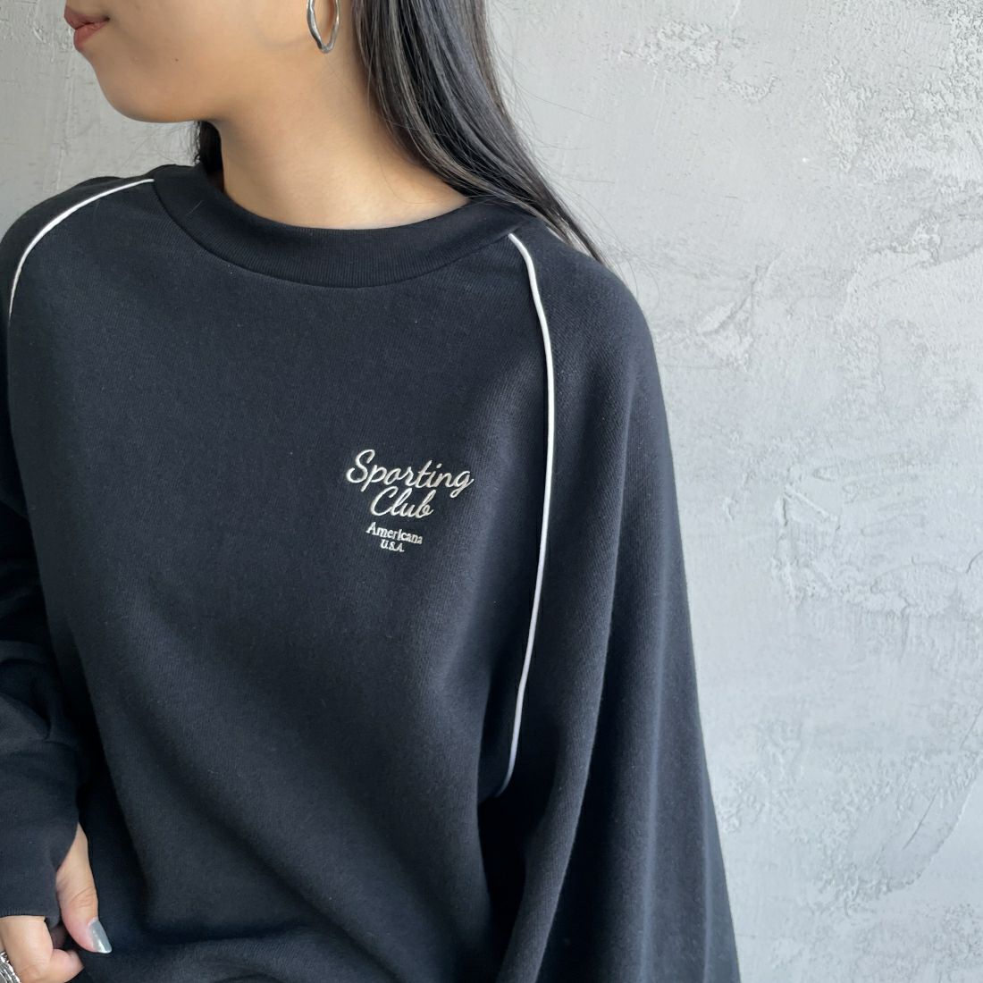 Americana × JEANS FACTORY [アメリカーナ × ジーンズファクトリー] 別注 ボリュームスリーブ ワンポイントロゴ刺繍ラグランスウェット [ASO-746-1-JF] ﾌﾞﾗｯｸ